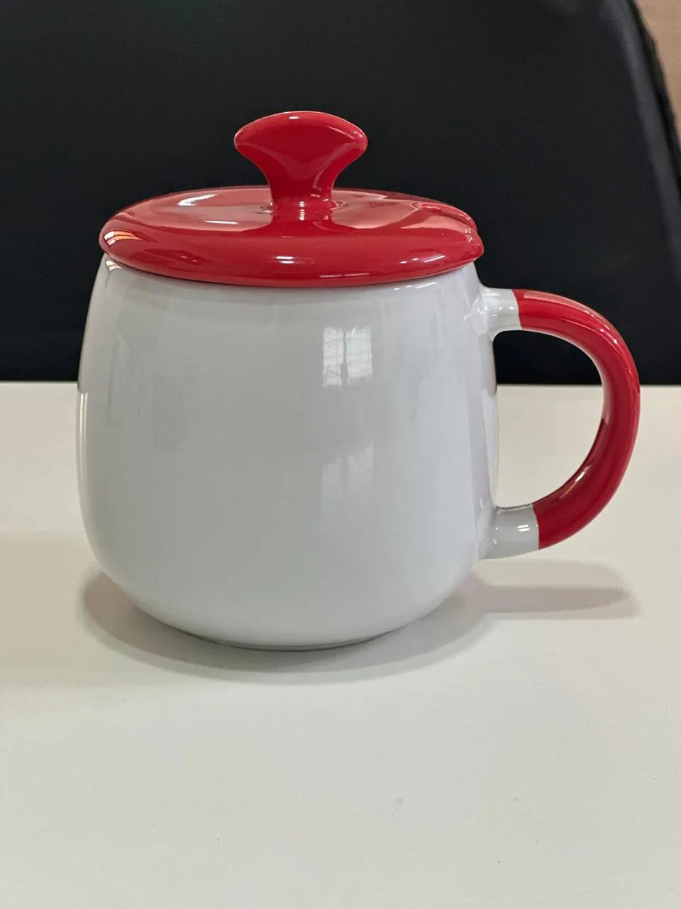 Caneca com tampa e colher