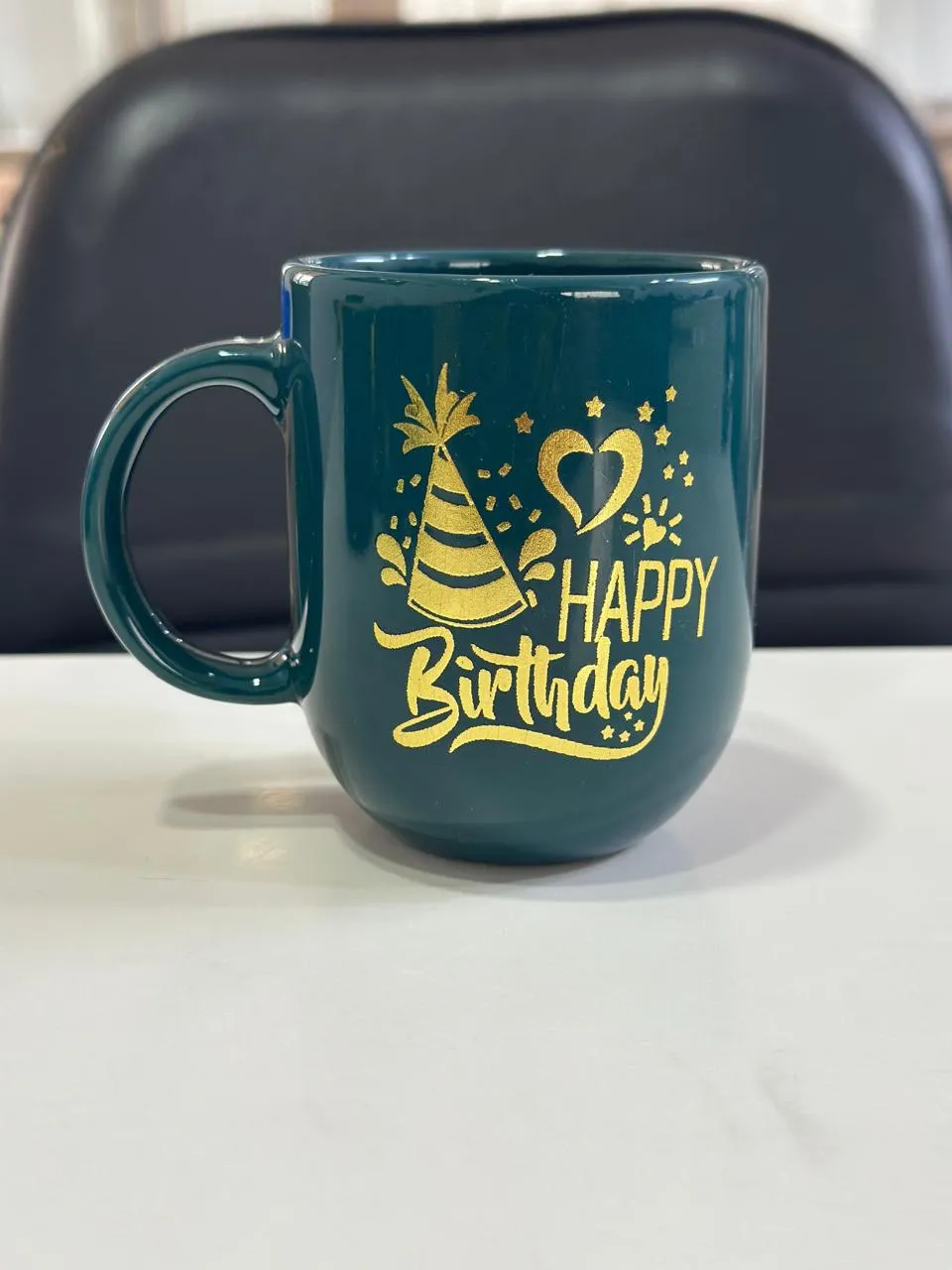Caneca verde com estampa dourada