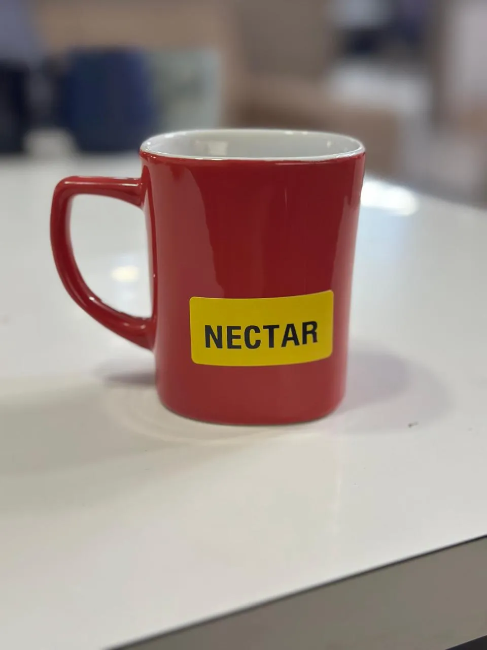 Caneca vermelha quadrada