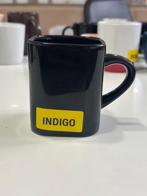 Caneca preta quadrada