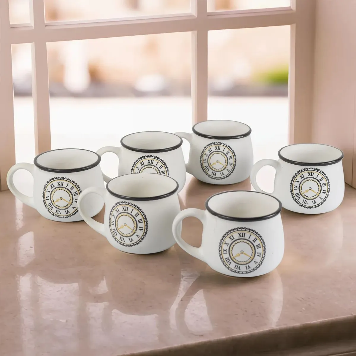 Caneca com estampa de relógio