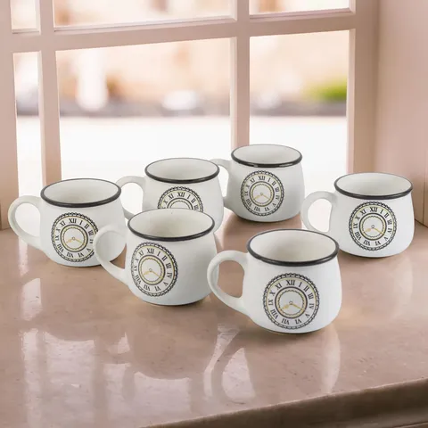 Caneca com estampa de relógio