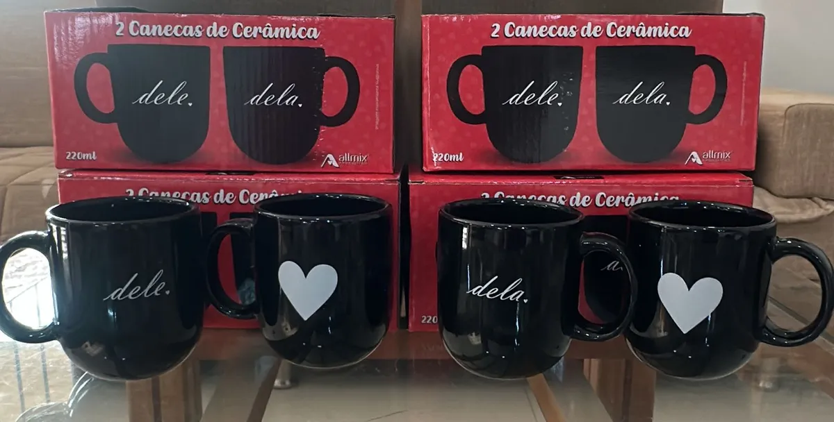 Caneca preta "dale." com coração