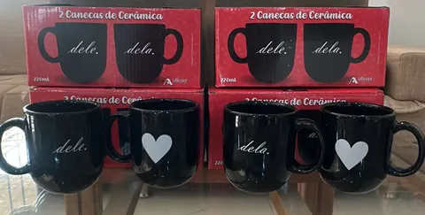Caneca preta "dale." com coração
