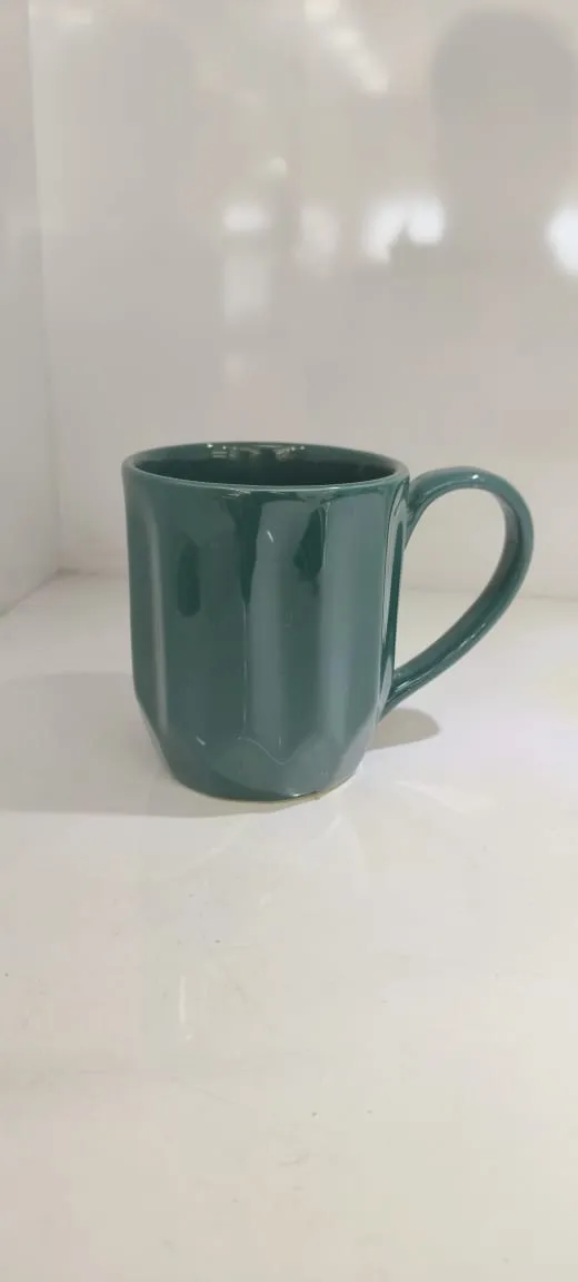 Caneca verde facetada